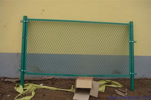 方通网业 图 防抛网钢板网护栏 钢板网护栏